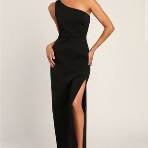 Black Lulus one shoulder maxi dress, size medium, new with tags